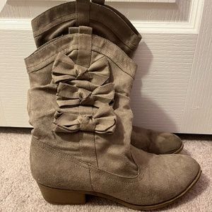 Kensie Gray Boots with Bow Detail Size 8.5M
